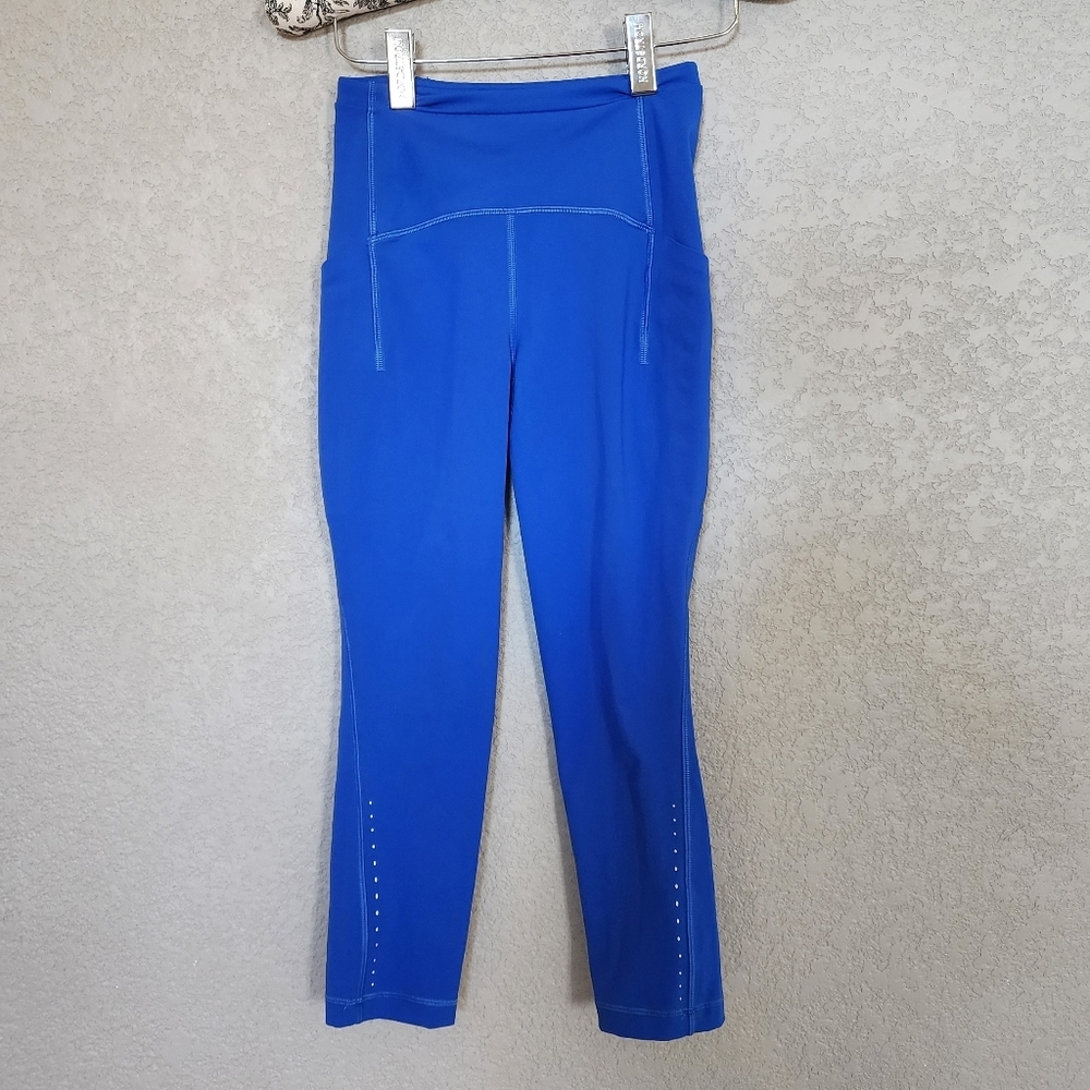 Lululemon Size 2 Capri Leggings. Color Blue 21in Inseam With Pockets